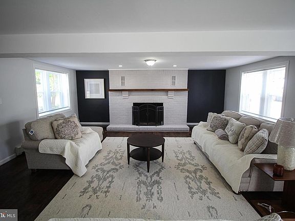4th image of 419 Chestnut St