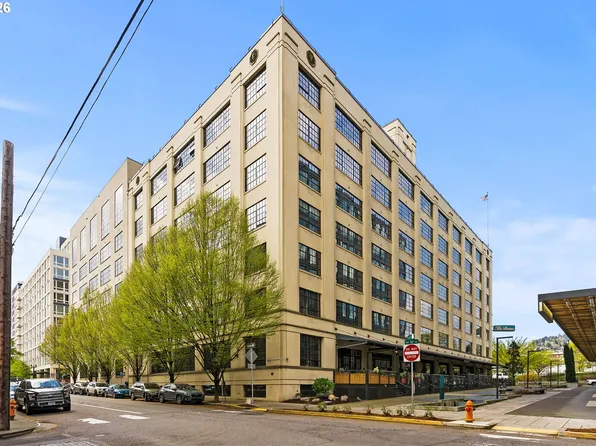 1400 NW Irving St APT 402, Portland, OR 97209