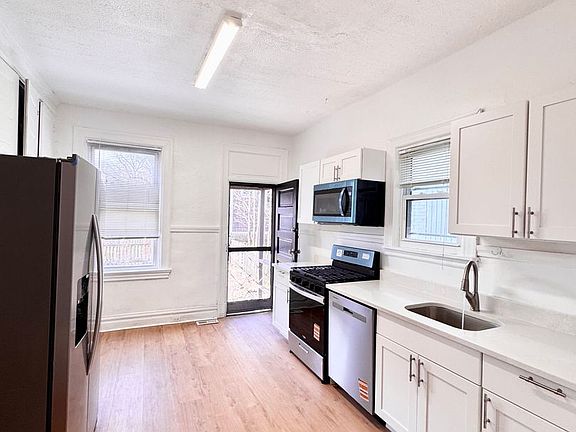 2nd image of 504 1/2 Peebles St #506