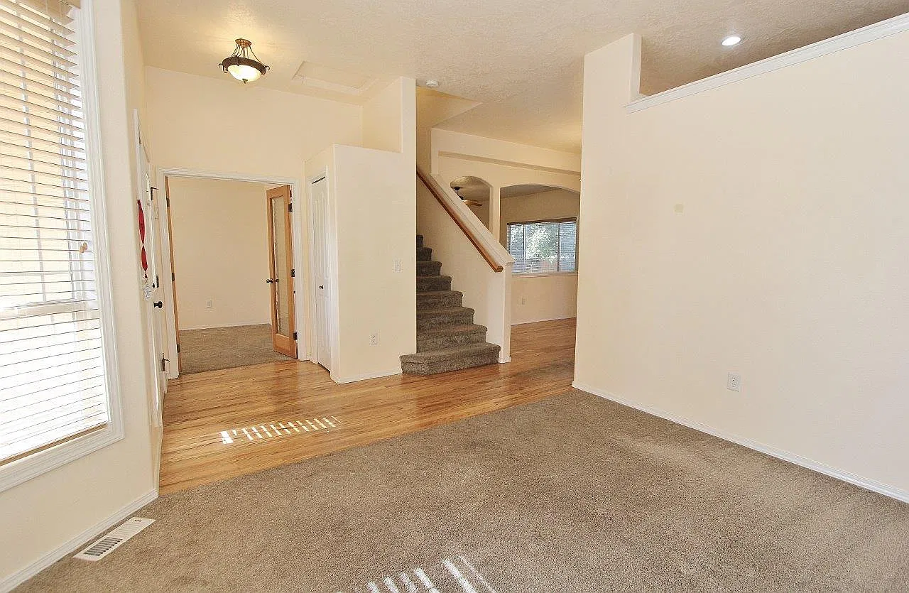 4 bed, 2.5 bath, 1677 sqft, $3,075 — Photo 3