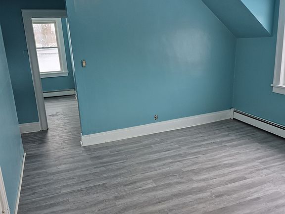 3rd image of 422 Collins Ave Floor 2