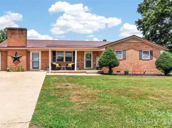 1316 Drumstand Rd, Stony Point, NC 28678
