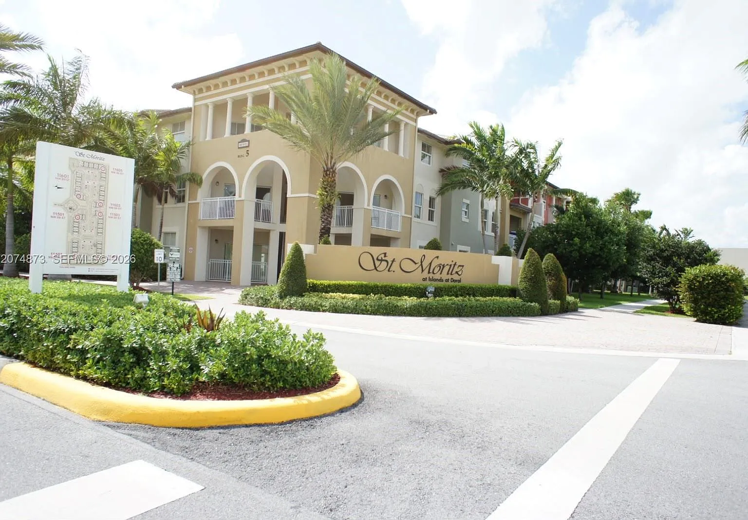 St Mortiz At Doral Condo — Photo 1