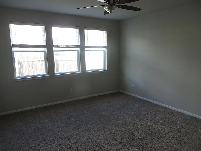 301 La Escalera Dr — Photo 15