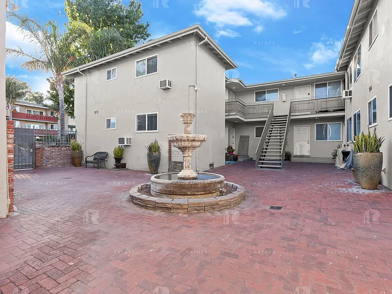 (Sr/Ti/Yo:B) 4838-4846 Hazeltine Avenue — Photo 3