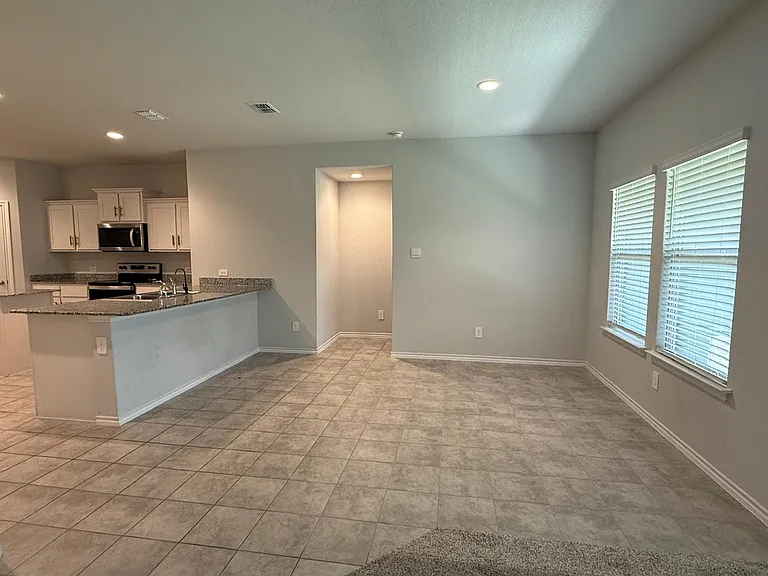 112 Piping Rock Dr — Photo 8