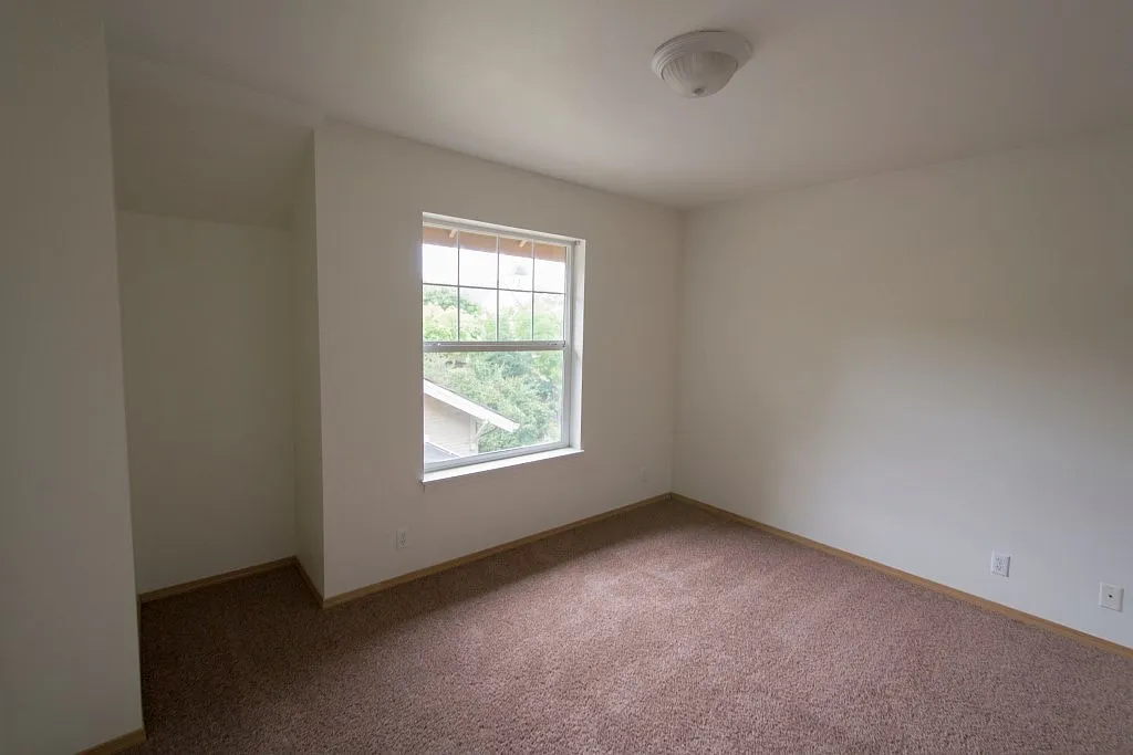 Building Photo - 1468-1472 Orchard Aly #1476
