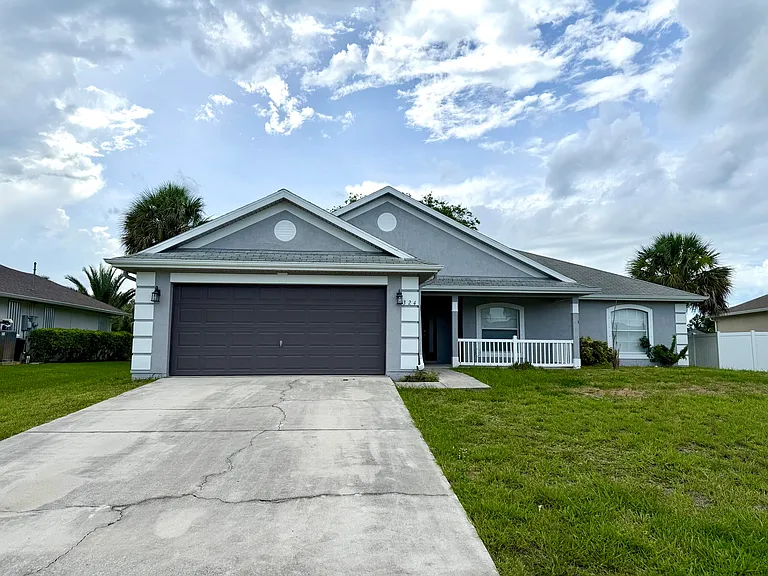 324 Seaside Ter — Photo 1