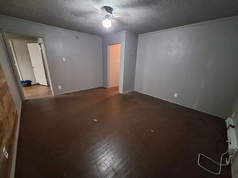 725 Shelton St — Photo 7