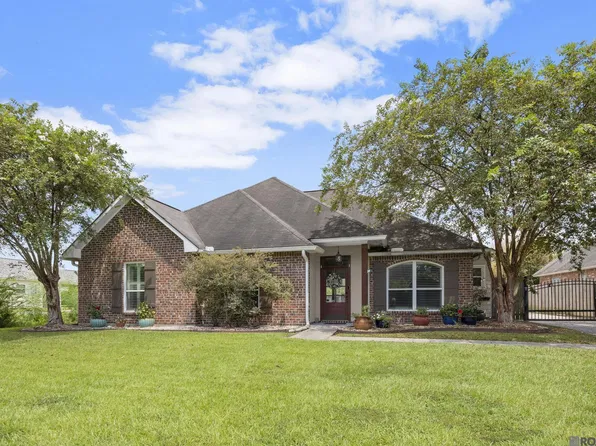 16056 W Lakepoint Ct, Prairieville, LA 70769