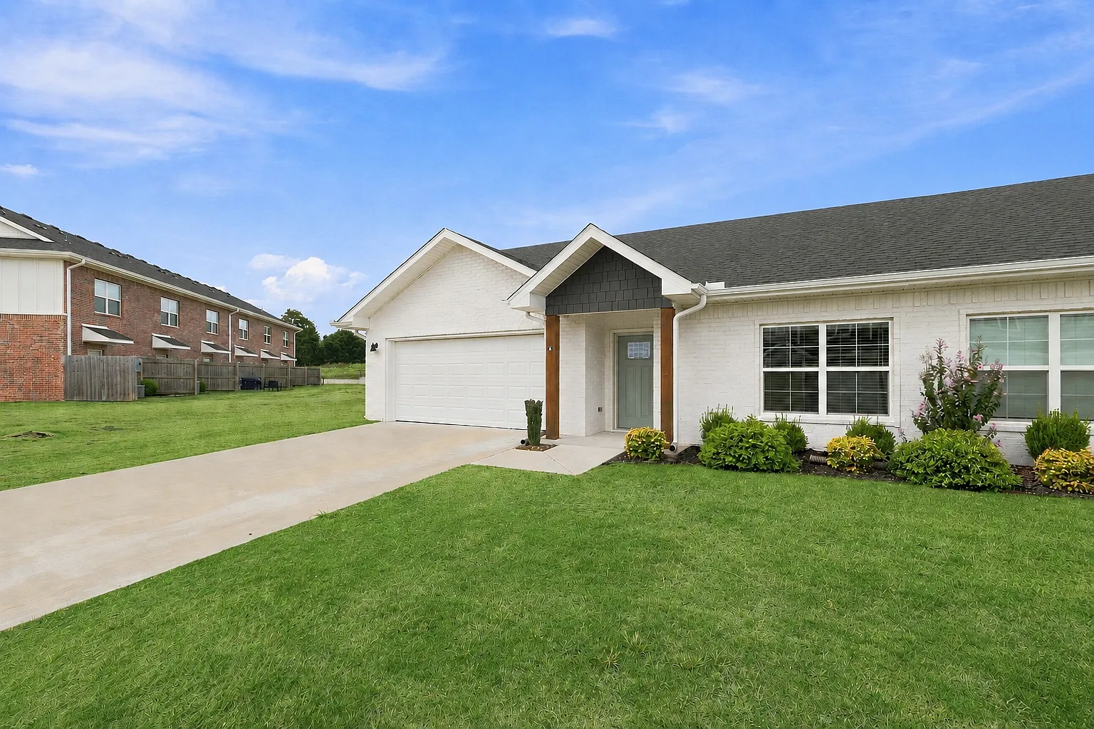 Sycamore Heights Townhome — Photo 2