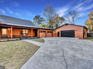 923 Pine Cir, Woodstock, GA