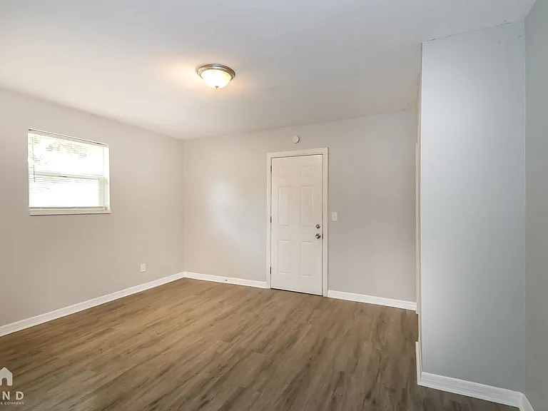 214 N Whitney St — Photo 13
