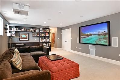3rd image of 1945 N Oakley Ave #12