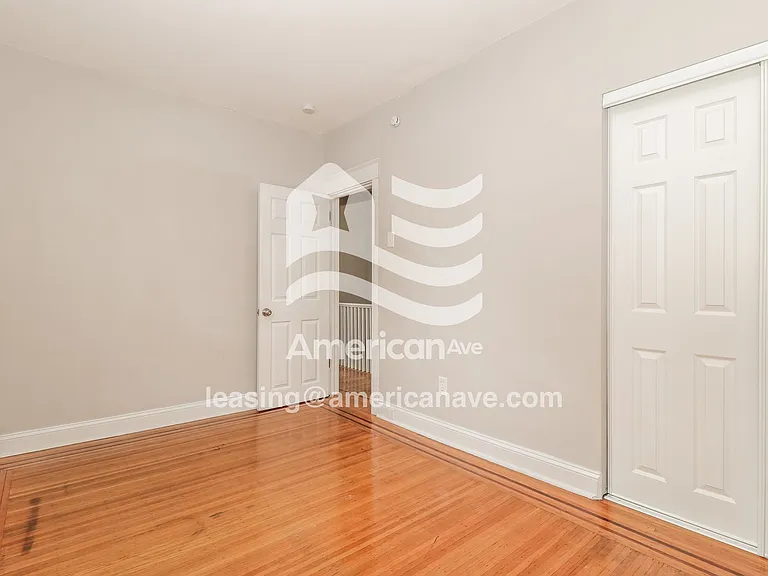 1378009_012_wm_-_main_bedroom_13454144.jpg