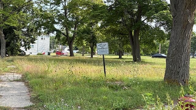 2nd image of 388 Jackson Ave