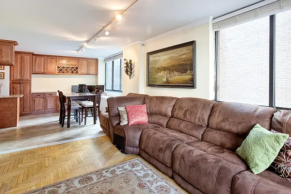 Sold by LG Fairmont Group | media 10