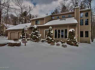 1162 Manor Hill Rd, Pocono Pines, PA 18350