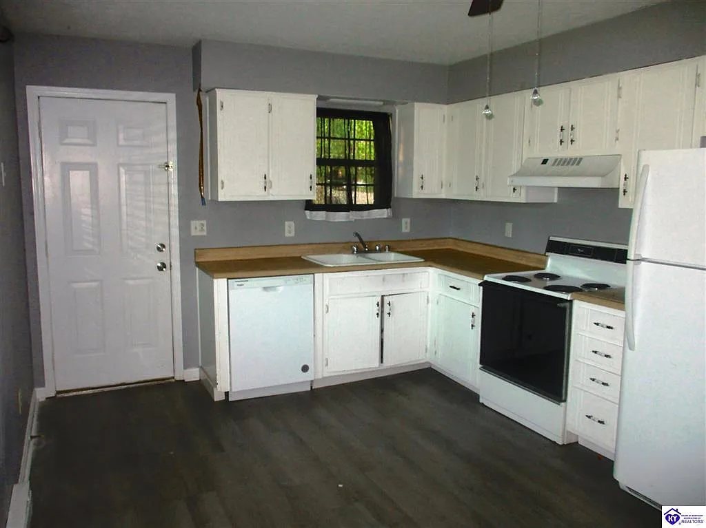 Building Photo - 102 Front 9 Dr