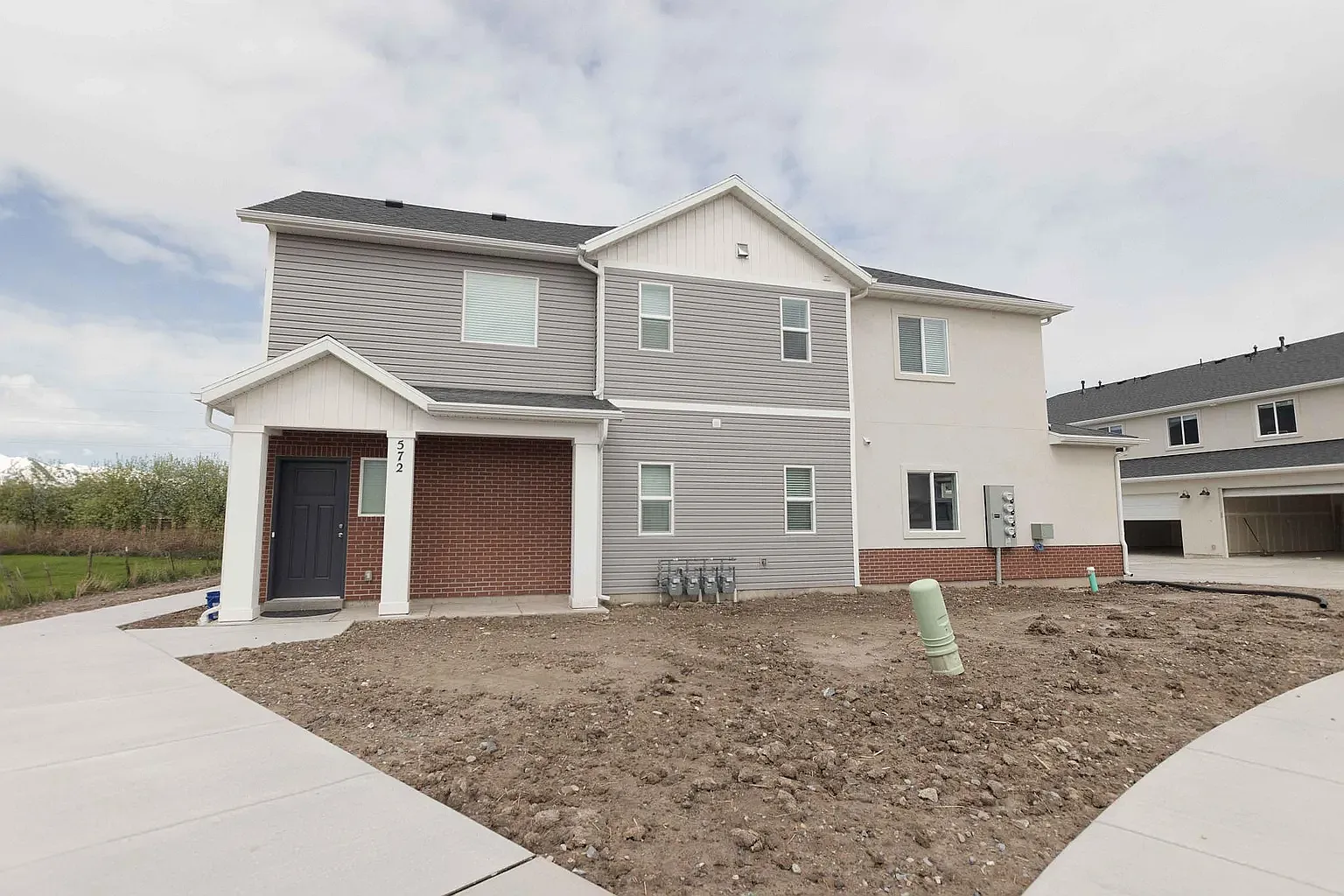 3 bed, 2.5 bath, 1579 sqft, $1,939 — Photo 3