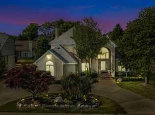6819 Torybrooke Cir, West Bloomfield, MI 48323