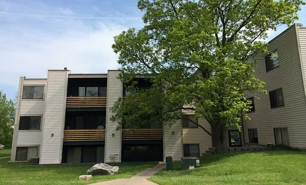 Greenwich Manor Apartments — Photo 2