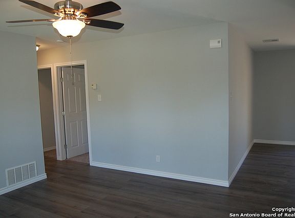4th image of 130 Hillcrest Dr