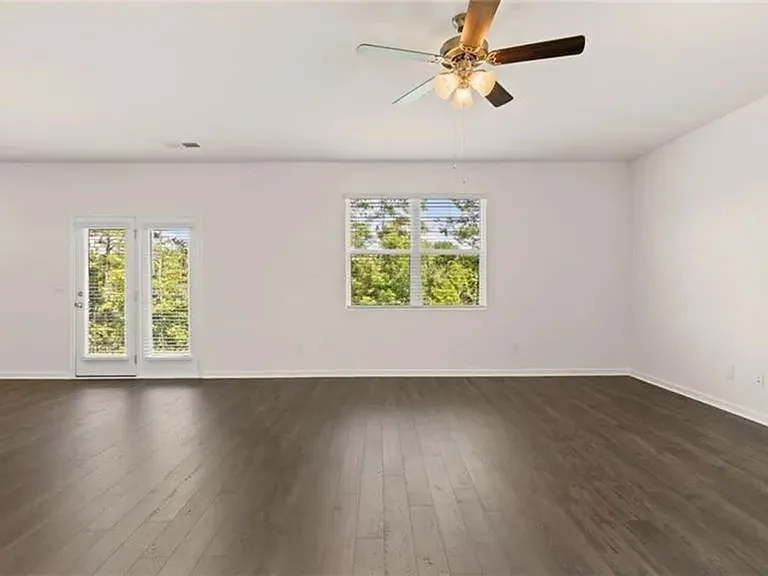 210 Aster Ave — Photo 4
