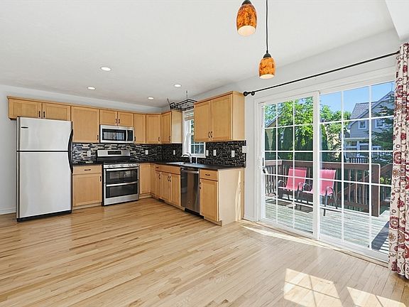 5th image of 26 Oakwood St Unit 26