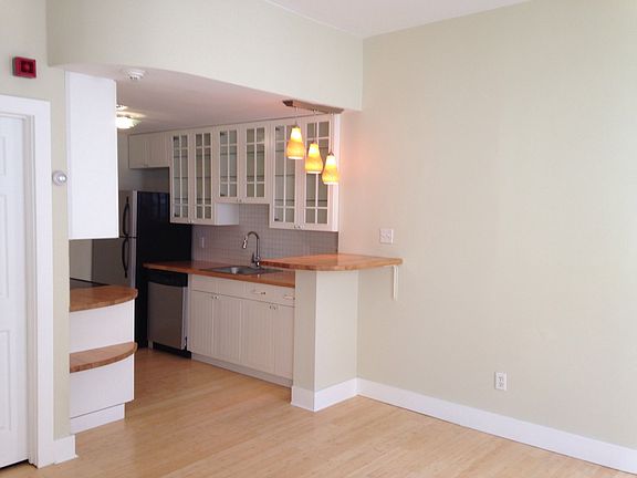 2nd image of 429 Hopkins St #2