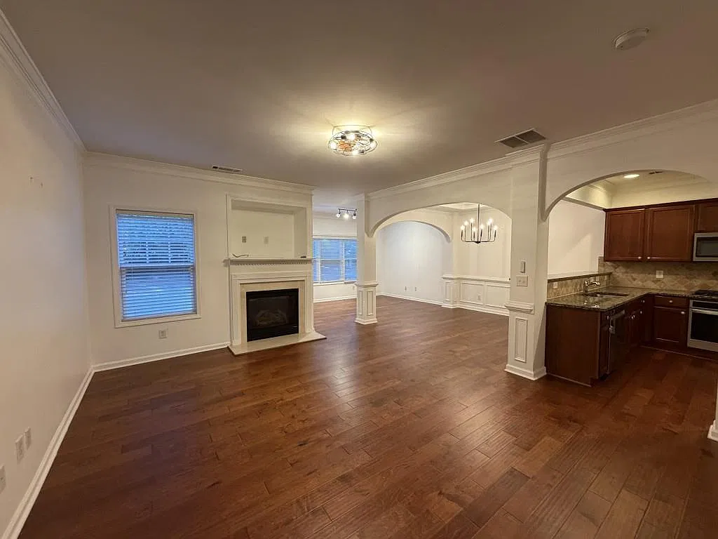 3 bed, 2.5 bath, 2035 sqft, $2,750 — Photo 3