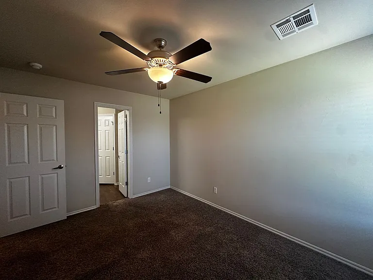 785 SW 13th St — Photo 15