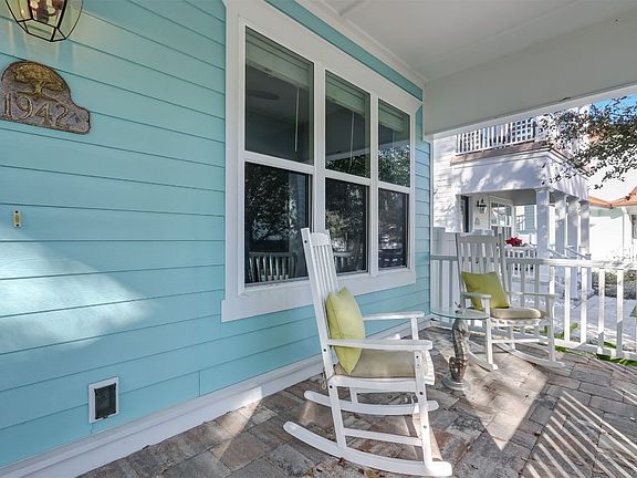 2nd image of 1942 Amelia Oaks Dr