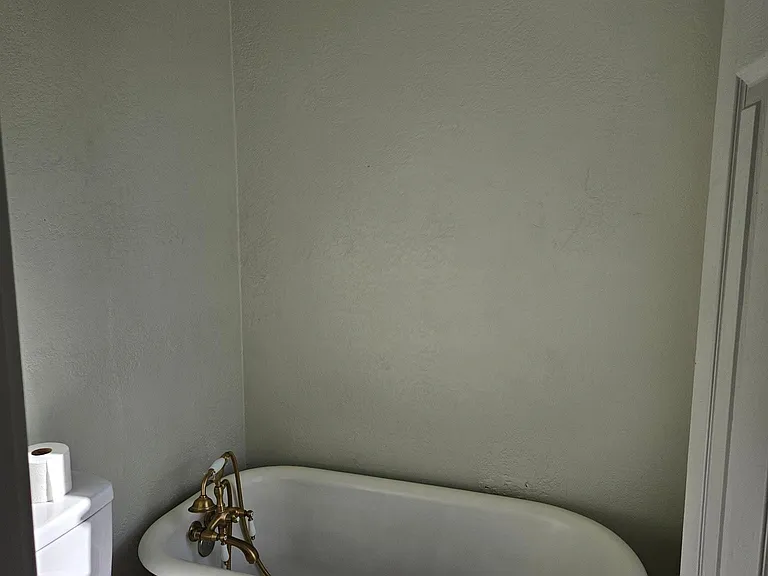 435 Benton Ave #1 — Photo 5