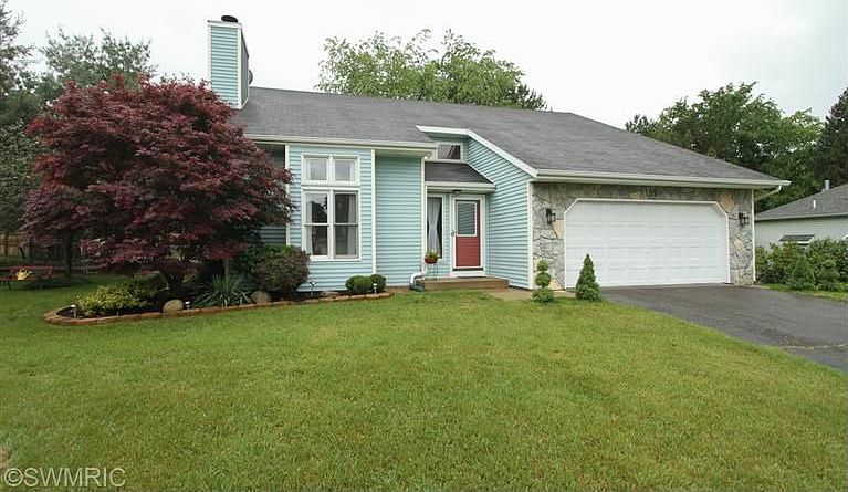 1st image of 105 Candlewood Ln