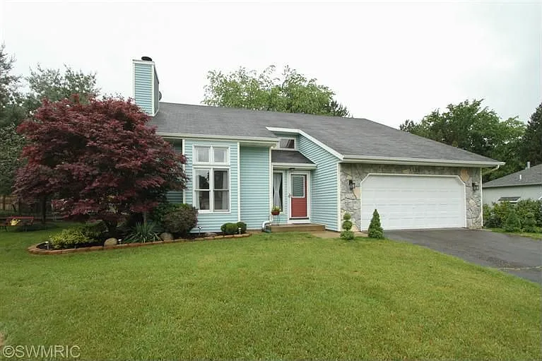 105 Candlewood Ln photo 1