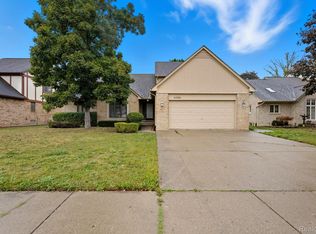 41825 Alden Dr, Clinton Township, MI 48038