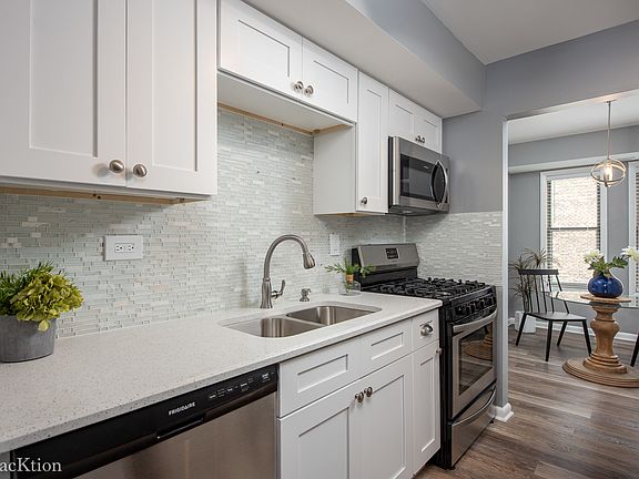 3rd image of 2210 Country Club Dr APT 14
