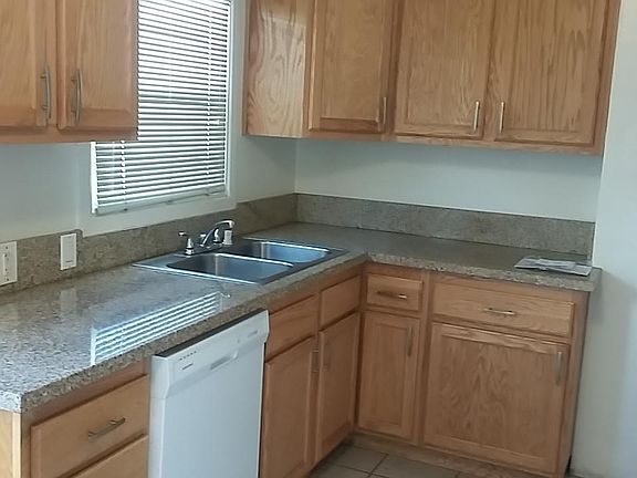 3rd image of 11145 Camarillo St #11149