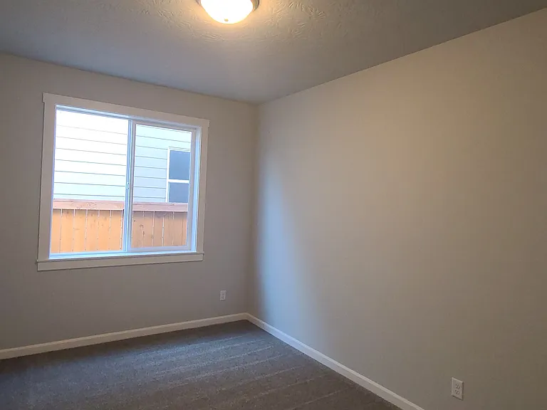 384 S 8th St — Photo 5