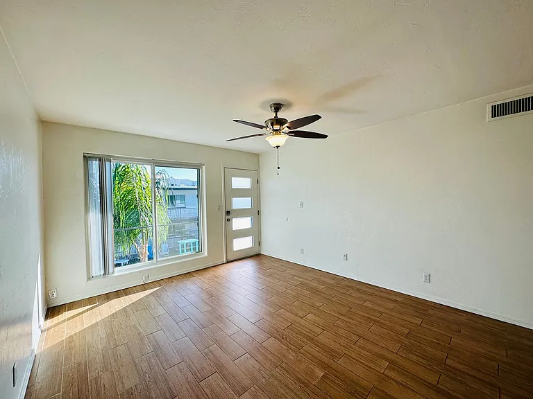 1 and 2 Bedrooms Great Location with Community Pool and Onsite Laundry! 1/2 of Mile from U of A — Photo 81