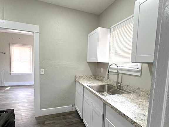 5th image of 2032 W Adams St Unit 1