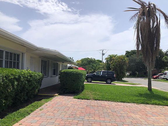 3rd image of 2561 NE 11th Ct #1-2