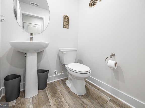 4th image of 515 Levanna Ln