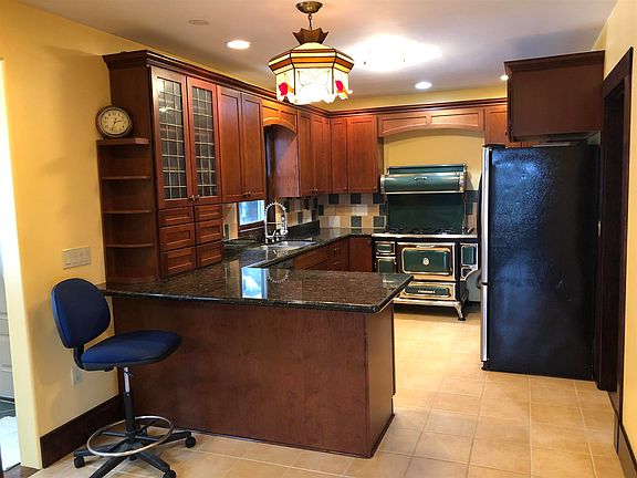 3rd image of 511 Pine St #508