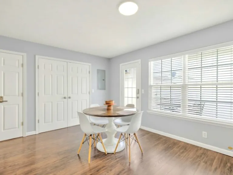 1011 Wolves Den Pl — Photo 15