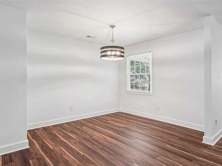119 Kelso Dr SW — Photo 9