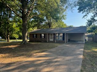 5671 Chapel Hill Dr, Horn Lake, MS 38637