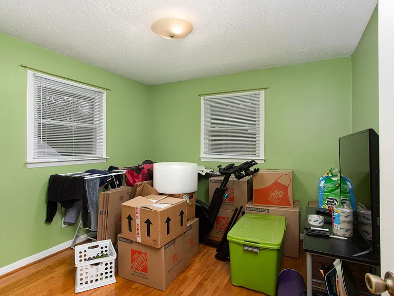 324 McMasters St — Photo 12