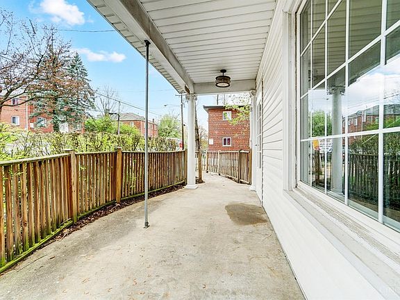 3rd image of 2516 Cypress Way